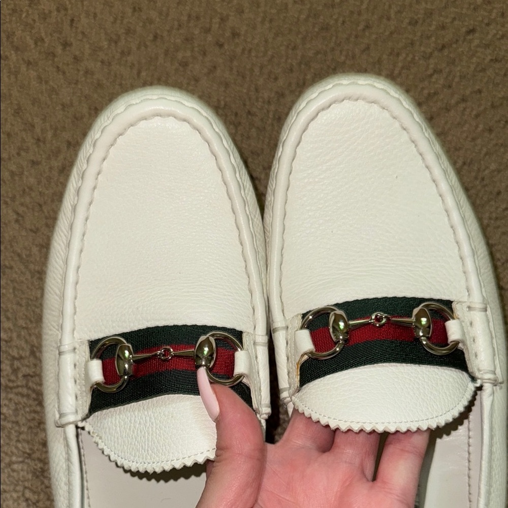 Gucci White Leather Loafers with Red and Green Accents - Picture 5 of 5